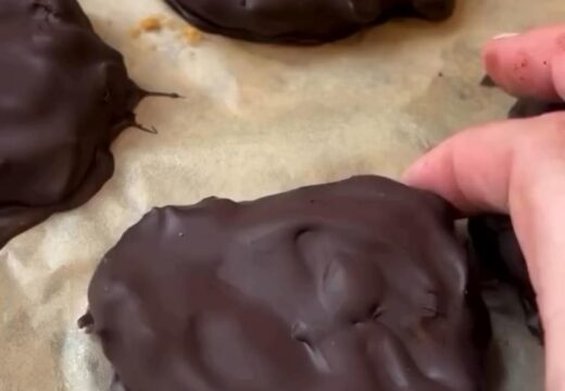 no-bake peanut butter banana chocolate bites