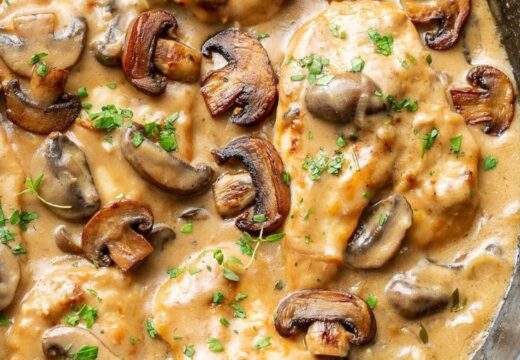 skillet chicken and mushroom wine sauce