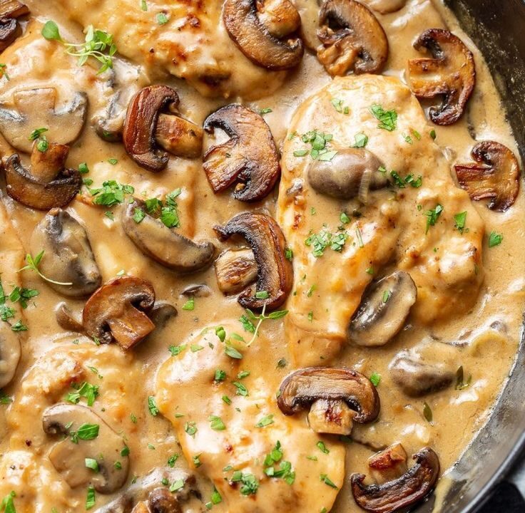 skillet chicken and mushroom wine sauce