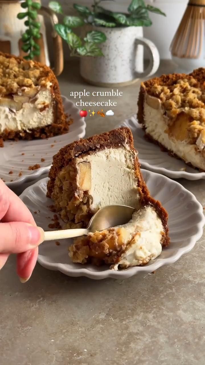 Apple Crumble Cheesecake