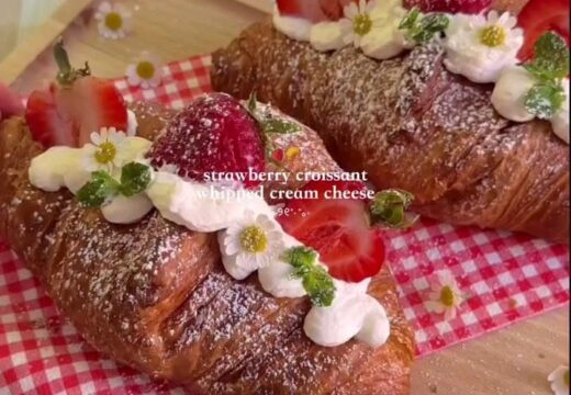 strawberries and cream toast