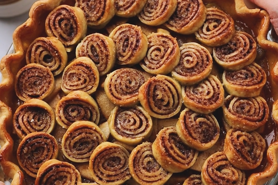 vegan cinnamon roll apple pie