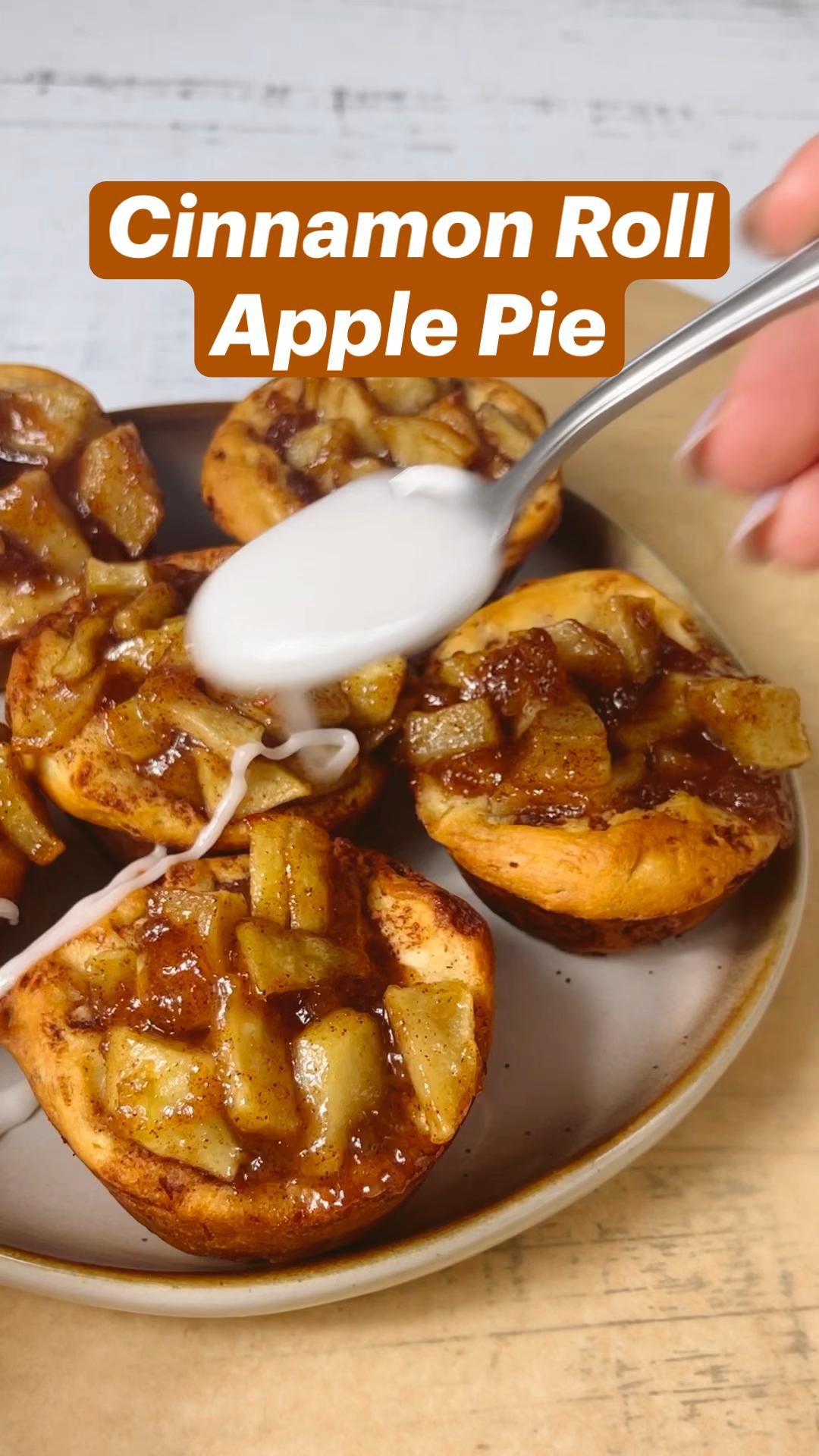 Cinnamon Roll Apple Pie