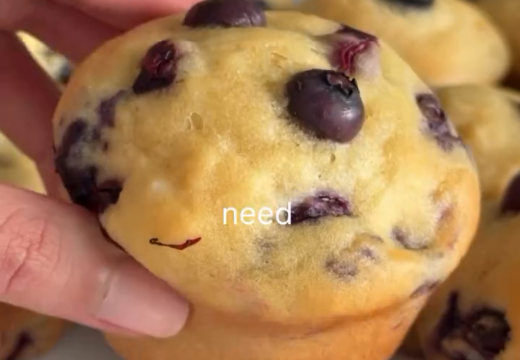 blueberry greek yogurt muffins