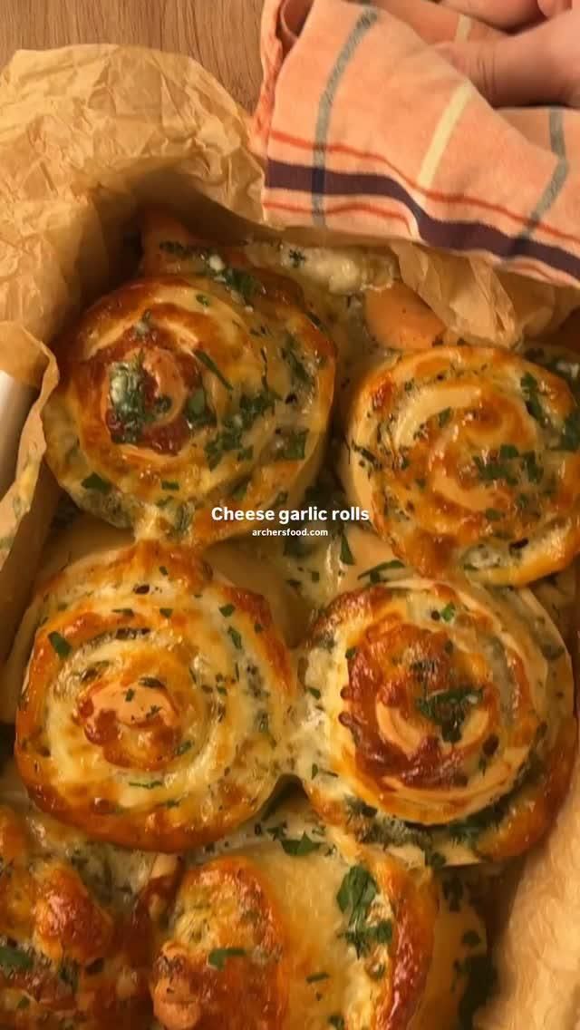 Buttery Cheese Garlic Rolls