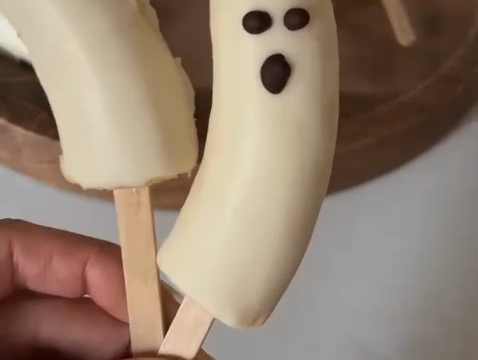 frozen banana ghost pops