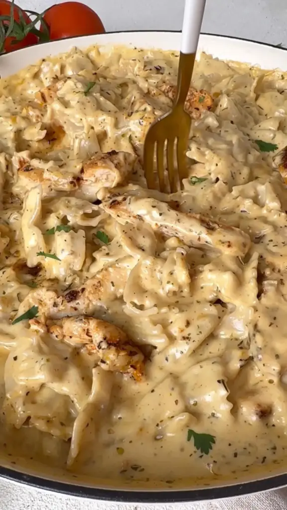 Easy Chicken Garlic Parmesan Pasta – Creamy 30-Minute Dinner